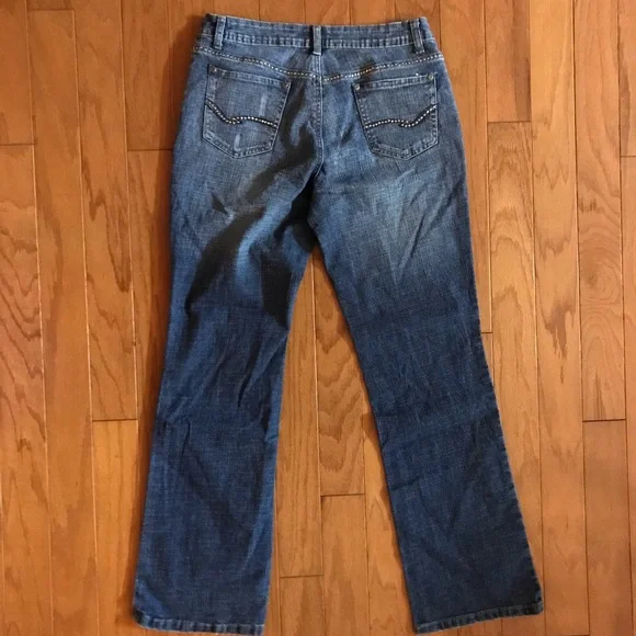 Stylish Silver Flat Stud Accented Jeans! - Picture 3 of 16